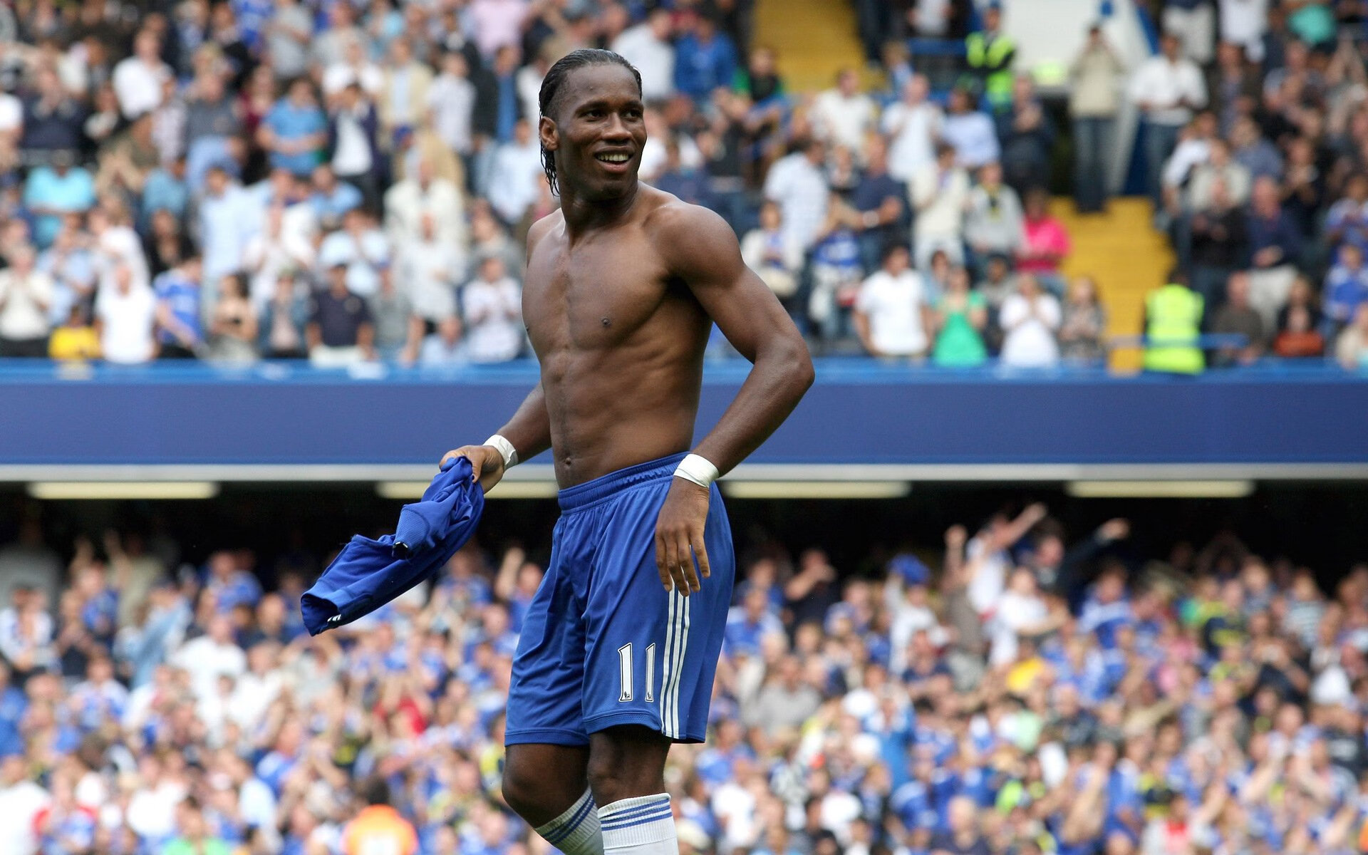 摩洛哥骑手法赫德·阿尔·哈桑在2024年巴黎奥运会三项赛中以“Valor”马匹获得第25名，展现坚韧精神。